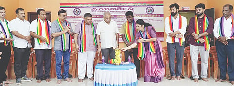  ಪ್ರಿಯದರ್ಶಿನಿ ಸೊಸೈಟಿ ಮೂಡುಬಿದಿರೆ ಶಾಖೆಯ ಪ್ರಥಮ ವರ್ಷದ ವಾರ್ಷಿಕೋತ್ಸವ, ಉಚಿತ ವೈದ್ಯಕೀಯ ಶಿಬಿರವನ್ನು ಉದ್ಘಾಟಿಸಲಾಯಿತು. ಮಾಜಿ ಸಚಿವ ಅಭಯಚಂದ್ರ ಜೈನ್, ಸೊಸೈಟಿ ಅಧ್ಯಕ್ಷ ವಸಂತ ಬೆರ್ನಾಡು, ರೋಟರಿ ಕ್ಲಬ್ ಅಧ್ಯಕ್ಷ ಡಾ.ಆಶೀರ್ವಾದ್ ಮೊದಲಾದವರಿದ್ದರು.