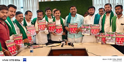 ಮುದ್ದೇಬಿಹಾಳದ ಪಂಜರಹುಲಿ ಹೋಟೆಲ್‌ನಲ್ಲಿ ನಡೆದ ರೈತ ಸಂಘದ ಸುದ್ದಿಗೋಷ್ಠಿಯಲ್ಲಿ ಶಾಂತಗೌಡ ಪಾಟೀಲ ನಡಹಳ್ಳಿ ಮಾತನಾಡಿದರು. ಚುನಪ್ಪ ಪೂಜೇರಿ, ರಾಹುಲ ಕುಬಕಡ್ಡಿ, ಸಂಗಮೇಶ ಸಗರ ಮತ್ತಿತರರಿದ್ದರು.