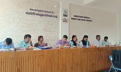 ಮೂಡಿಗೆರೆಯಲ್ಲಿ ತಾಲೂಕು ಬೆಳಗಾರರ ಸಂಘ, ರಾಜ್ಯ ಬೆಳಗಾರರ ಒಕ್ಕೂಟ ಮತ್ತು ಅರಣ್ಯಾಧಿಕಾರಿಗಳ ಸಮಾಲೋಚನಾ ಸಭೆ ನಡೆಯಿತು. ಬಿ.ಆರ್.ಬಾಲಕೃಷ್ಣ, ಬಿ.ಎಸ್.ಜಯರಾಮ್, ಕೆ.ಡಿ.ಮನೋಹರ್, ಬಿ.ಬಿ.ನಿಂಗಯ್ಯ, ಎಚ್.ಎಂ.ವಿಶ್ವನಾಥ್, ಯಶ್‌ಪಾಲ್ ಕ್ಷೀರಸಾಗರ್, ಸೋನಾಲ್, ಏಡುಕೊಂಡಲ್ ಇದ್ದರು.