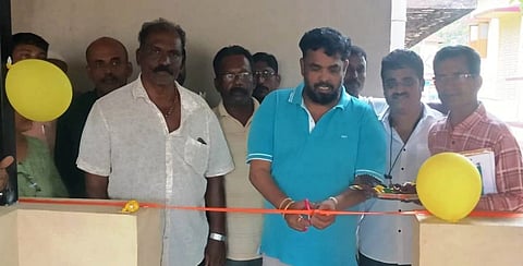 ಅಂಕೋಲಾ ತಾಲೂಕು ಆಸ್ಪತ್ರೆಯಲ್ಲಿ ಲ್ಯಾಬ್ ಮತ್ತು ಡಯಾಲಿಸ್‌ಗೆ ಬಂದ ರೋಗಿಗಳಿಗೆ ಆಸನದ ಕೊಠಡಿ (healthcare) ಉದ್ಘಾಟಿಸಿದ ಶಾಸಕ ಸತೀಶ ಸೈಲ್.