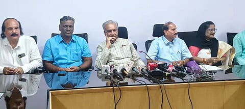 protest ಸುದ್ದಿಗೋಷ್ಠಿಯಲ್ಲಿ ವಿಷಯ ತಿಳಿಸಿದ ಮಾಜಿ ಸಭಾಪತಿ ಹಾಗೂ ಹಾಲಿ ವಿಧಾನ ಪರಿಷತ್ ಸದಸ್ಯ ಬಸವರಾಜ ಹೊರಟ್ಟಿ.