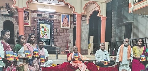 ಮಹಾಲಿಂಗಪುರದಲ್ಲಿ ನಡೆದ ಕಲ್ಪನೆಯ ಕವನಗಳು ಕತಿ ಲೋಕಾರ್ಪಣೆ ಸಮಾರಂಭದಲ್ಲಿ ಸಹಜಾನಂದ ಶ್ರೀಗಳು, ಸಿದ್ಧರಾಮ ಸ್ವಾಮಿಗಳು,ಬಸವರಾಜ ಮೇಟಿ ಇತರರಿದ್ದರು. 
