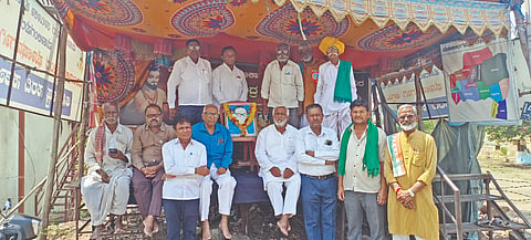 ಮಹಾಲಿಂಗಪುರ  ತಾಲೂಕು ಹೋರಾಟ ಸಮಿತಿ ವತಿಯಿಂದ ಮಂಗಳವಾರ  ಡಾ.ಬಿ.ಆರ್. ಅಂಬೇಡ್ಕರ್ ಜಯಂತಿ ಆಚರಿಸಲಾಯಿತು. ಹೋರಾಟ ಸಮಿತಿ ಅಧ್ಯಕ್ಷ ಸಂಗಪ್ಪ ಹಲ್ಲಿ, ಗಂಗಾಧರ ಮೇಟಿ, ನಿಂಗಪ್ಪ ಬಾಳಿಕಾಯಿ ಇದ್ದರು.