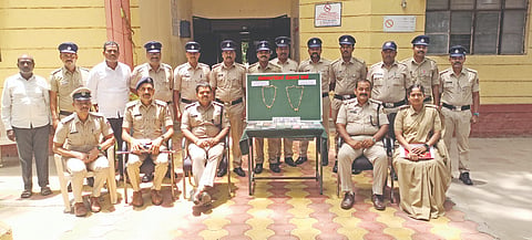 ಮಹಾಲಿಂಗಪುರ ಪೊಲೀಸ್ ಠಾಣೆಯಲ್ಲಿ ಎರಡು ಪ್ರತ್ಯೇಕ ಪ್ರಕರಣಗಳಲ್ಲಿ ಕಳುವಾದ ವಸ್ತುಗಳನ್ನು ಪ್ರದರ್ಶಿಸಲಾಯಿತು. ಜಿಲ್ಲಾ ಪೊಲೀಸ್ ಅಧೀಕ್ಷಕ ಸಿದ್ಧಾರ್ಥ ಗೋಯೆಲ್, ಜಮಖಂಡಿ  ಪೊಲೀಸ್ ಉಪಾಧೀಕ್ಷಕರು ಎಸ್. ಜಮೀರ ಮತ್ತು ರಬಕವಿ-ಬನಹಟ್ಟಿ ಸಿಪಿಐ ಆರ್.ಆರ್. ಪಾಟೀಲ ಇತರರಿದ್ದರು.