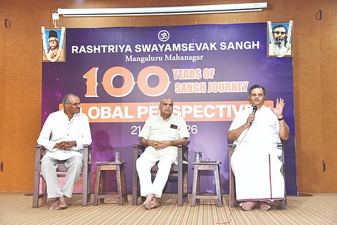 ಆರ್‌ಎಸ್‌ಎಸ್ ಶತಮಾನೋತ್ಸವ ಕಾರ್ಯಕ್ರಮದ ಅಂಗವಾಗಿ ಸಂಘನಿಕೇತನದಲ್ಲಿ ಆಯೋಜಿಸಿದ್ದ ನಾಗರಿಕರ ಸಂವಾದ ಕಾರ್ಯಕ್ರಮದಲ್ಲಿ ರಾಷ್ಟ್ರೀಯ ಸ್ವಯಂಸೇವಕ ಸಂಘದ ಅಖಿಲ ಭಾರತೀಯ ಸಹ ಸರಕಾರ್ಯವಾಹ ಮುಕುಂದ ಸಿ.ಆರ್ ಮಾತನಾಡಿದರು.
