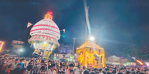  ಸಾಂಕೇತಿಕವಾಗಿ ಬ್ರಹ್ಮರಥವನ್ನು ಸ್ವಲ್ಪ ಎಳೆದು ಬಳಿಕ ವಿಮಾನ ರಥದಲ್ಲಿ ರಥೋತ್ಸವ ನಡೆಸಲಾಯಿತು.