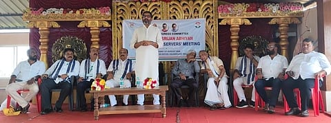  ದ.ಕ. ಜಿಲ್ಲಾ ಕಾಂಗ್ರೆಸ್ ಅಧ್ಯಕ್ಷ ಸ್ಥಾನಕ್ಕಾಗಿ ಅಭಿಪ್ರಾಯ ಸಂಗ್ರಹ ಮಾಡಲು ಮೂಲ್ಕಿ ಬ್ಲಾಕ್ ಕಾಂಗ್ರೆಸ್ ಸಮಿತಿಯನ್ನು ಭೇಟಿ ಮಾಡಿ ಕಾರ್ಯಕರ್ತ ಸಭೆಯನ್ನುದ್ದೇಶಿಸಿ ಎಐಸಿಸಿ ವೀಕ್ಷಕ, ಕೇರಳ ರಾಜ್ಯದ ಶಾಸಕ ಜಯಂತ್ ಮಾತನಾಡಿದರು. ದ.ಕ. ಜಿಲ್ಲಾ ಕಾಂಗ್ರೆಸ್ ಸಮಿತಿ ಅಧ್ಯಕ್ಷ ಹರೀಶ್ ಕುಮಾರ್, ಮಾಜಿ ಸಚಿವ ಕೆ.ಅಭಯಚಂದ್ರ ಜೈನ್, ಜಯಪ್ರಕಾಶ್ ಹೆಗ್ಡೆ ಮೊದಲಾದವರಿದ್ದರು.