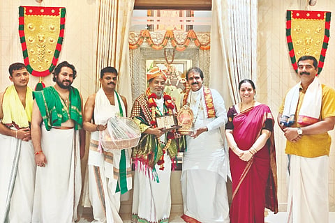  ವೇದವಿದ್ವಾಂಸ ಪಂಜ ಭಾಸ್ಕರ ಭಟ್ ಅವರಿಗೆ ವೇದವಿಭೂಷಣ ಪ್ರಶಸ್ತಿ ನೀಡಲಾಯಿತು. ಶ್ರೀ ಚಂದ್ರಶೇಖರ ಸ್ವಾಮೀಜಿ, ಸೇವಾಶ್ರಮದ ನಿರ್ದೇಶಕಿ ರಜನಿ ಚಂದ್ರಶೇಖರ್, ಉದ್ಯಮಿ ರಾಹುಲ್ ಚಂದ್ರಶೇಖರ್ ಮೊದಲಾದವರಿದ್ದರು.