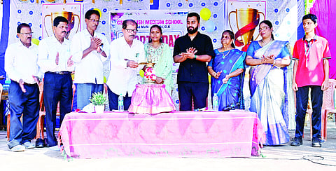 ಮೂಲ್ಕಿ ಕಾರ್ನಾಡು ಸಿ.ಎಸ್.ಐ ಆಂಗ್ಲ ಮಾದ್ಯಮ ಶಾಲೆಯಲ್ಲಿ ವಾರ್ಷಿಕ ಕ್ರೀಡಾಕೂಟವನ್ನು ನಿವೃತ್ತ ತಂತ್ರಜ್ಞ ದಾಮೋದರ್ ಆರ್.ಪೂಜಾರಿ ಉದ್ಘಾಟಿಸಿದರು.