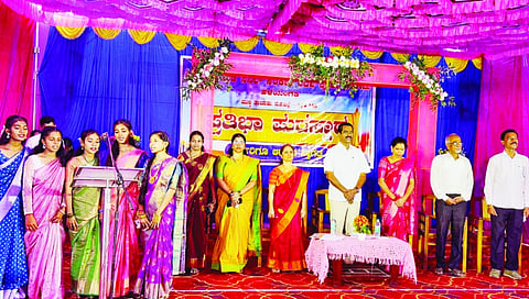 ಹಳೆಯಂಗಡಿ ಶ್ರೀ ನಾರಾಯಣ ಸನಿಲ್ ಪದವಿ ಪೂರ್ವ ಕಾಲೇಜಿನ ಪ್ರತಿಭಾ ಪುರಸ್ಕಾರ ಹಾಗೂ ಕಾಲೇಜು ವಾರ್ಷಿಕೋತ್ಸವ ಸಮಾರಂಭ ನಡೆಯಿತು.
