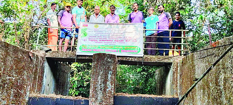ತೋಕೂರು ಶ್ರೀ ಸುಬ್ರಹ್ಮಣ್ಯ ಮಹಾಗಣಪತಿ ಸ್ಪೋರ್ಟ್ಸ್ ಕ್ಲಬ್ ಸದಸ್ಯರು ಶ್ರಮದಾನದ ಮೂಲಕ ಜಲ ಸಂರಕ್ಷಣೆ ಕಾರ್ಯದಲ್ಲಿ ತೊಡಗಿಸಿಕೊಳ್ಳುತ್ತಿದ್ದಾರೆ.