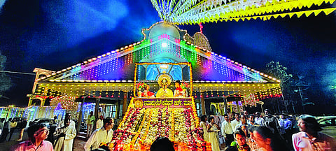ಮೂಲ್ಕಿ ಇನ್ಯಾಕ್ಯುಲೇಟ್ ಕಂಸೆಪ್ಶೃನ್ ಚರ್ಚ್ ವಾರ್ಷಿಕ ಹಬ್ಬದ ಪೂರ್ವಭಾವಿಯಾಗಿ ನಡೆದ ಪರಮ ಪ್ರಸಾದದ ಮೆರವಣಿಗೆ ನಡೆಯಿತು.