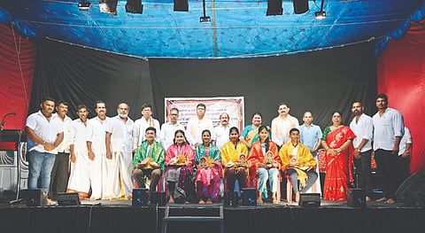 ಪ್ರತಿಭಾನ್ವಿತ ವಿದ್ಯಾರ್ಥಿಗಳಿಗೆ ಸನ್ಮಾನ ನಡೆಯಿತು. ಶಿವಾನಂದ ಶಾಂತಿ, ಉದ್ಯಮಿ ಪ್ರಭಾಕರ್ ಪೂಜಾರಿ, ಉಡುಪಿ ಜಿಲ್ಲಾ ಪಂಚಾಯಿತಿ ಮಾಜಿ ಸದಸ್ಯೆ ಗೀತಾಂಜಲಿ ಸುವರ್ಣ ಮೊದಲಾದವರಿದ್ದರು.