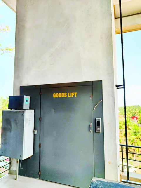 ಪಾವಂಜೆ ಶ್ರೀ ಮಹಾಲಿಂಗೇಶ್ವರ ಮಹಾಗಣಪತಿ ದೇವಸ್ಥಾನದಲ್ಲಿ ಕೆಟ್ಟುನಿಂತ ಲಿಫ್ಟ್.