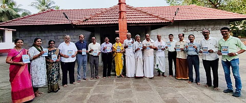  ಕಾರ್ನಾಡು ಶ್ರೀ ಹರಿಹರ ಕ್ಷೇತ್ರದ ಶ್ರೀ ವಿಷ್ಣುಮೂರ್ತಿ ದೇವಳದ ಜಾತ್ರಾ ಮಹೋತ್ಸವ, ಶ್ರೀ ಈಶ್ವರ ದೇವಳದಲ್ಲಿ ಶಿವರಾತ್ರಿ ಮಹೋತ್ಸವದ ಆಮಂತ್ರಣ ಬಿಡುಗಡೆ ಕಾರ್ಯಕ್ರಮ ನಡೆಯಿತು. ಹಯಗ್ರೀವ ಪಡ್ಡಿಲ್ಲಾಯ, ರಾಜಾರಾಮ್ ಭಟ್, ಎಂ.ಎಚ್.ಅರವಿಂದ ಪೂಂಜ ಮತ್ತಿತರರು ಇದ್ದರು.