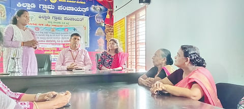  ಮಹಿಳೆಯರಿಗೆ ಹೆಣ್ಣುಭ್ರೂಣ ಹತ್ಯೆ ತಡೆ ಕಾಯ್ದೆ ಕುರಿತು ಜಾಗೃತಿ ಕಾರ್ಯಕ್ರಮ ನಡೆಯಿತು. ಪಂಚಾಯಿತಿ ಅಧಿಕಾರಿಗಳು ಅಭಿವೃದ್ಧಿ, ಸ್ತ್ರೀ ಶಕ್ತಿ ಸಂಘ ಹಾಗೂ ಸಂಜೀವಿನಿ ಸಂಘದ ಸದಸ್ಯರು ಭಾಗವಹಿಸಿದ್ದರು.  