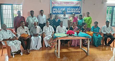  ಅತಿಕಾರಿಬೆಟ್ಟು ಹಾಲು ಉತ್ಪಾದಕರ ಸಹಕಾರಿ ಸಂಘ ವಾರ್ಷಿಕ ಸಭೆ ನಡೆಯಿತು. ದ.ಕ. ಹಾಲು ಒಕ್ಕೂಟದ ವಿಸ್ತರಣಾಧಿಕಾರಿ ಸರೋಜಿನಿ, ಅತಿಕಾರಿಬೆಟ್ಟು ಹಾಲು ಉತ್ಪಾದಕರ ಸಹಕಾರಿ ಸಂಘ ಅಧ್ಯಕ್ಷ ಗಂಗಾಧರ ಶೆಟ್ಟಿ ಬರ್ಕೆತೋಟ ಮೊದಲಾದವರಿದ್ದರು.  