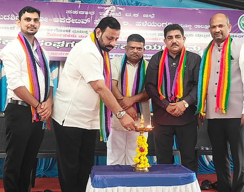  ದ.ಕ. ಜಿಲ್ಲಾ ಕೇಂದ್ರ ಸಹಕಾರ ಬ್ಯಾಂಕ್‌ಒಕ್ಕೂಟ ನಿರ್ದೇಶಕ ಡಾ.ಐಕಳಬಾವ ದೇವಿ ಪ್ರಸಾದ್ ಶೆಟ್ಟಿ ತರಬೇತಿ ಕಾರ್ಯಾಗಾರ ಉದ್ಘಾಟಿಸಿದರು. ಪಡುಬಿದ್ರಿ ವ್ಯವಸಾಯ ಸೇವಾ ಸಹಕಾರಿ ಸಂಘ ಅಧ್ಯಕ್ಷ ವೈ.ಸುಧೀರ್ ಕುಮಾರ್, ಹಳೆಯಂಗಡಿ ಪ್ರಿಯದರ್ಶಿನಿ ಕೋ-ಆಪರೇಟಿವ್ ಸೊಸೈಟಿ ಅಧ್ಯಕ್ಷ ವಸಂತ್ ಬೆರ್ನಾಡ್ ಇದ್ದರು.