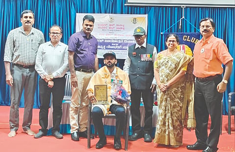  ಕಾರ್ಗಿಲ್ ವಿಜಯೋತ್ಸವ ದಿನಾಚರಣೆ ಪ್ರಯುಕ್ತ ನಿವೃತ್ತ ಯೋಧರನ್ನು ಸನ್ಮಾನಿಸಲಾಯಿತು. ನಿವೃತ್ತ ಯೋಧ ಪ್ರವೀಣ್ ಶೆಟ್ಟಿ, ಪ್ರಾಂಶುಪಾಲೆ  ಡಾ.ಶೈಲಜ ವೈವಿ ಮತ್ತಿತರರಿದ್ದರು.  