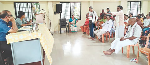  ಅತಿಕಾರಿಬೆಟ್ಟು ಗ್ರಾಮ ಪಂಚಾಯಿತಿಯ 2026-27ನೇ ಸಾಲಿನ ಪ್ರಥಮ ಹಂತದ ಗ್ರಾಮಸಭೆ ಪಂಚಾಯಿತಿ ಸಭಾಭವನದಲ್ಲಿ ಗುರುವಾರ ನಡೆಯಿತು.  ಪ್ರವೀಣ್ ಕೆ., ಡಾ.ಅನ್ಸಿಲಾ, ಜಿಪಂ ಇಂಜಿನಿಯರ್ ಪ್ರಶಾಂತ್ ಆಳ್ವ ಮೊದಲಾದವರಿದ್ದರು.  