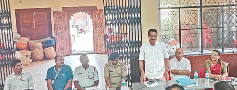 ಬಪ್ಪನಾಡು ಜಾತ್ರಾ ಮಹೋತ್ಸವದ ಪೂರ್ವಭಾವಿಯಾಗಿ ವಿವಿಧ ಸಂಘ-ಸಂಸ್ಥೆಗಳ ಅಧಿಕಾರಿಗಳ ಸಭೆಯಲ್ಲಿ ಉಮಾನಾಥ ಕೋಟ್ಯಾನ್ ಮಾತನಾಡಿದರು. ಪ್ರಮುಖರಾದ ದುಗ್ಗಣ್ಣ ಸಾವಂತ ಅರಸರು, ರಾಘವೇಂದ್ರ ನಾಯ್ಕ, ಮಾಧವ, ಡಾ.ಸುನೀಲ್ ಜತ್ತನ್ನ, ಗುರುವಪ್ಪ ಕೋಟ್ಯಾನ್, ಸುಜಿತ್ ಸಾಲ್ಯಾನ್, ಸತೀಶ್ ಅಂಚನ್, ಶೈಲೇಶ್ ಕುಮಾರ್, ಕಿರಣ್ ಶೆಟ್ಟಿ ಕೋಲ್ನಾಡು ಗುತ್ತು ಇದ್ದರು.