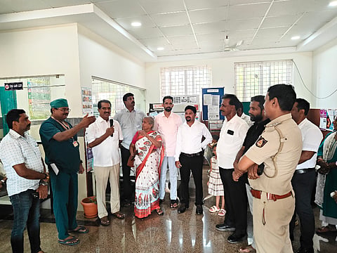 ಮೂಲ್ಕಿ ಸಮುದಾಯ ಆರೋಗ್ಯ ಕೇಂದ್ರದಲ್ಲಿ ಆರೋಗ್ಯ ರಕ್ಷಾ ಕಾರ್ಯಕಾರಿ ಸಮಿತಿ ಸದಸ್ಯರ ಸಭೆ ಶಾಸಕ ಉಮಾನಾಥ ಕೋಟ್ಯಾನ್ ಅಧ್ಯಕ್ಷತೆಯಲ್ಲಿ ನಡೆಯಿತು. ಡಾ.ಸುನೀಲ್ ಜತ್ತನ್ನ, ಪುತ್ತು ಬಾವ, ಪುಷ್ಪರಾಜ ಕೊಲಕಾಡಿ ಇದ್ದರು.