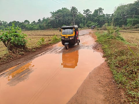 ಮಳೆಗೆ ಕೆರೆಯಂತಾದ ರಸ್ತೆ.  