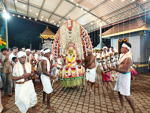 ಚೇಳಾಯರು ಶ್ರೀ ಉಳ್ಳಾಯ ಇಷ್ಟದೇವತೆ ಬಬ್ಬರ್ಯ ಹಾಗೂ ಪರಿವಾರ ದೈವಗಳ ನೇಮೋತ್ಸವ ನಡೆಯಿತು.