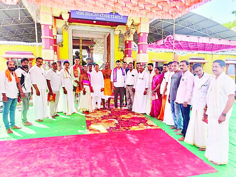 ಸಸಿಹಿತ್ಲು ಶ್ರೀ ಭಗವತೀ ದೇವಸ್ಥಾನದಲ್ಲಿ ಭಾನುವಾರ ನಡೆದ ಮುಷ್ಟಿ ಕಾಣಿಕೆ ಸಮರ್ಪಣೆ ಕಾರ್ಯಕ್ರಮದಲ್ಲಿ ಸಂಸದ ಬ್ರಿಜೇಶ್ ಚೌಟ ಭಾಗವಹಿಸಿದರು. 