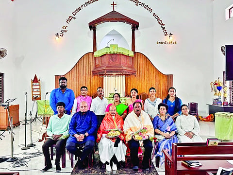 ಸಾಧಕ ಧರ್ಮಗುರುಗಳಾದ ದೇವಕುಮಾರ್, ಐಸನ್ ಪಾಲನ್ ಅವರನ್ನು ಸನ್ಮಾನಿಸಲಾಯಿತು.