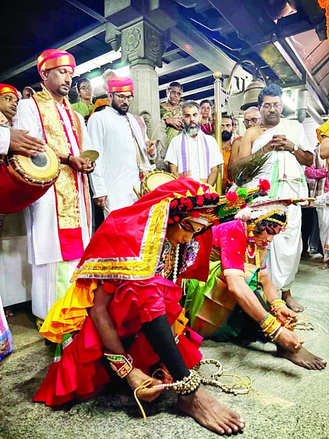  ಯಕ್ಷ ಕಲಾವಿದರು ಗೆಜ್ಜೆ ಕಟ್ಟುವ ಮೂಲಕ ಪಾವಂಜೆ ನಾಗವೃಜ ಕ್ಷೇತ್ರ ಶ್ರೀ ಜ್ಞಾನಶಕ್ತಿ ಸುಬ್ರಹ್ಮಣ್ಯ ಸ್ವಾಮಿ ಕೃಪಾಪೋಷಿತ ಯಕ್ಷಗಾನ ಮಂಡಳಿಯ ಆರನೇ ವರ್ಷದ ಯಾನಾರಂಭಗೊಂಡಿತು.