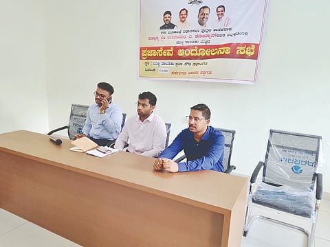  ಮೂಲ್ಕಿ ತಾಲೂಕು ಪ್ರಜಾಸೇವಾ ಆಂದೋಲನ ಸಭೆಯಲ್ಲಿ ಸಾರ್ವಜನಿಕರ ಸಮಸ್ಯೆಗಳಿಗೆ ಉತ್ತರಿಸಲಾಯಿತು. ತಹಸೀಲ್ದಾರ್ ಪೃಥ್ವಿ ಸಾನಿಕಂ, ಮೂಲ್ಕಿ ನಪಂ ಮುಖ್ಯಾಧಿಕಾರಿ ಮಧುಕರ್ ಕೆ.ಮೊದಲಾದವರಿದ್ದರು. 