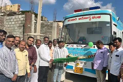 ಆನಗೋಡು ಗ್ರಾಮದಲ್ಲಿ ಮಂಗಳವಾರ ಕಾರ್ಮಿಕರ ಸಂಚಾರಿ ಆರೋಗ್ಯ ಘಟಕಕ್ಕೆ ಶಾಸಕ ಕೆ.ಎಸ್. ಬಸವಂತಪ್ಪ ಚಾಲನೆ ನೀಡಿದರು. ಎಸ್.ಆರ್. ಅರವಿಂದ್, ಡಾ.ಕೆ.ಎನ್. ಕಸ್ತೂರಿ, ರಾಜಶೇಖರ್ ಹಿರೇಮಠ್, ಮುಮ್ತಾಜ್ ಬೇಗಂ, ರಾಜಪ್ಪ, ಆರ್. ಸುಮಲತಾ ಇತರರಿದ್ದರು.