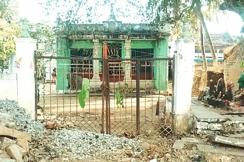 ಸುಣ್ಣ ಬಣ್ಣ ಕಾಣದೆ ಶಿಥಿಲಾವಸ್ಥೆ ತಲುಪಿರುವ ಮಾಯಕೊಂಡದ ಶ್ರೀರಾಮ ದೇಗುಲ.Temple