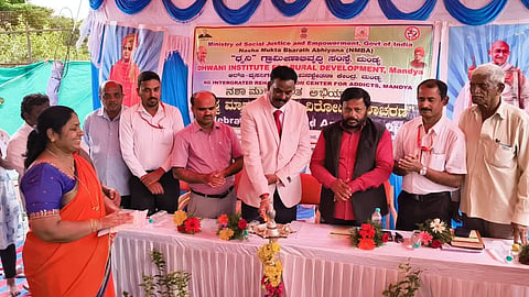 ಮಂಡ್ಯ ನಗರದಲ್ಲಿ ಆಯೋಜಿಸಿದ್ದ ವಿಶ್ವ ಮಾದಕ ವಸ್ತುಗಳ ವಿರೋಧಿ ದಿನಾಚರಣೆ ಕಾರ್ಯಕ್ರಮವನ್ನು ಹಿರಿಯ ಸಿವಿಲ್ ನ್ಯಾಯಾಧೀಶ ಎಂ.ಆನಂದ ಉದ್ಘಾಟಿಸಿದರು.