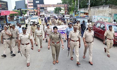 ಮಂಡ್ಯ ನಗರದಲ್ಲಿ ಜಿಲ್ಲಾ ಪೊಲೀಸ್ ಇಲಾಖೆ ವತಿಯಿಂದ ಮಾದಕ ದ್ರವ್ಯದ ದುಷ್ಪರಿಣಾಮ ಕುರಿತು ಜಾಗೃತಿ ಜಾಥಾ ನಡೆಸಲಾಯಿತು. 