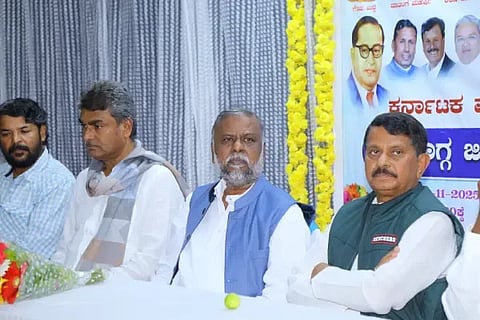 ಶಿವಮೊಗ್ಗದಲ್ಲಿ ಮಾಜಿ ಸಚಿವ ಎಚ್.ಆಂಜನೇಯ ಮಾತನಾಡಿದರು. ಮಾಜಿ ಸಂಸದ ಬಿ.ಎನ್.ಚಂದ್ರಪ್ಪ, ಆದಿಜಾಂಬವ ನಿಗಮದ ಅಧ್ಯಕ್ಷ ಮಂಜುನಾಥ್ ಸುದ್ದಿಗೋಷ್ಠಿಯಲ್ಲಿದ್ದರು.