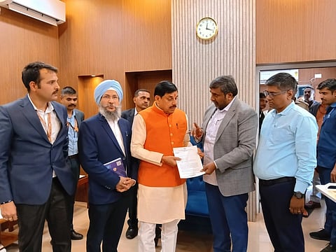 ಕರ್ನಾಟಕ ರಾಜ್ಯ ಜೈವಿಕ ಇಂಧನ ಅಭಿವೃದ್ಧಿ ಮಂಡಳಿಯ ಅಧ್ಯಕ್ಷ ಎಸ್.ಈ.ಸುಧೀಂದ್ರ ಮಧ್ಯಪ್ರದೇಶದ ಮುಖ್ಯಮಂತ್ರಿ ಮೋಹನ್ ಯಾದವ್ ಅವರನ್ನು ಭೇಟಿಯಾಗಿ, ಜೈವಿಕ ಇಂಧನ ಕಾರ್ಯ ಯೋಜನೆಗಳು ಕುರಿತು ವಿಚಾರ ವಿನಿಮಯ ಮಾಡಿದರು. 