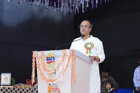 success ಕೆಎಲ್​ಇ ಪ್ರೇರಣಾ ರೆಸಿಡೆನ್ಸಿಯಲ್ ಪಿಯು ಕಾಲೇಜಿನಲ್ಲಿ ಆಯೋಜಿಸಿದ್ದ ಕಾರ್ಯಕ್ರಮದಲ್ಲಿ ಕೆಎಲ್​ಇ ಆಡಳಿತ ಮಂಡಳಿ ಸದಸ್ಯ ಮಹಾಂತೇಶ ಕವಟಗಿಮಠ ಮಾತನಾಡಿದರು.
