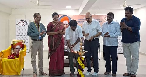 ಉಡುಪಿಯಲ್ಲಿ ಡಾ. ಮಹಾಂತ ಶಿವಯೋಗಿ ಸ್ವಾಮೀಜಿ ಜನ್ಮದಿನದ ನಿಮಿತ್ತ ಆಯೋಜಿಸಿದ್ದ 'ವ್ಯಸನಮುಕ್ತ ದಿನಾಚರಣೆ'ಯನ್ನು ಎಂ.ಎ. ಗಫೂರ್​ ಉದ್ಘಾಟಿಸಿದರು. ಡಾ. ಎಚ್​.ಅಶೋಕ್​, ಮಂಜುನಾಥ್​ ಬಿ., ಡಾ. ಪಿ.ವಿ. ಭಂಡಾರಿ, ಡಾ. ಗೌರಿ ಪ್ರಭು ಇದ್ದರು.