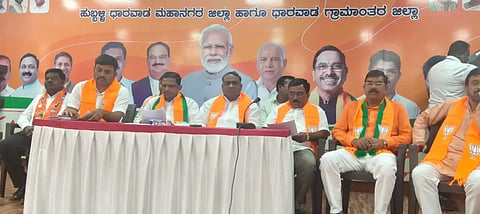 reservation ಸುದ್ದಿಗೋಷ್ಠಿಯಲ್ಲಿ ಮಾತನಾಡಿದ  ಧಾರವಾಡ ಜಿಲ್ಲಾ ಬಿಜೆಪಿ ಎಸ್​ಟಿ ಮೋರ್ಚಾ ಅಧ್ಯಕ್ಷ ಅಶೋಕ ವಾಲ್ಮೀಕಿ.