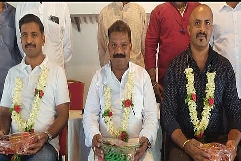 ಮಡಿಕೇರಿ ಹಿಂದೂ ಮಲಯಾಳಿ ಸಂಘದ ನೂತನ ಅಧ್ಯಕ್ಷರಾಗಿ ಆಯ್ಕೆ ಆದ ಕೆ.ಎಸ್. ರಮೇಶ್, ಪ್ರಧಾನ ಕಾರ್ಯದರ್ಶಿ ಇ.ಬಿ. ದಿನೇಶ್ ನಾಯರ್ ಹಾಗೂ ಖಜಾಂಚಿ ಎಂ.ಎಸ್. ದಿನೇಶ್