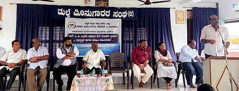 ಉಡುಪಿ ಮಲ್ಪೆಯಲ್ಲಿ ಆಯೋಜಿಸಿದ್ದ ಕಾರ್ಯಾಗಾರದಲ್ಲಿ ಯಶ್​ಪಾಲ್​ ಸುವರ್ಣ ಮಾತನಾಡಿದರು. ನಾರಾಯಣ ಕರ್ಕೇರ, ಸುಂದರ್​ ಸಾಲ್ಯಾನ್​, ಕುಮಾರ್​ ಖಾರ್ವಿ, ಯಶವಂತ್​ ಖಾರ್ವಿ, ದಿನೇಶ್​ ಪುತ್ರನ್​, ಸವಿತಾ ಖಾದ್ರಿ, ಮುರಳೀಧರ್​, ಹರ್ದೇವ್​ ಸಿಂಗ್​, ರಾಮಚಂದ್ರ ಕುಂದರ್​ ಇದ್ದರು.
