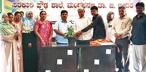 ಬೀದರ್ ತಾಲ್ಲೂಕಿನ ಮಂದಕನಳ್ಳಿ ಗ್ರಾಮದ ಸರ್ಕಾರಿ ಪ್ರೌಢಶಾಲೆಯಲ್ಲಿ ನಡೆದ ಪರಿಸರ ಜಾಗೃತಿ ಕಾರ್ಯಕ್ರಮವನ್ನು ವಿಧಾನ ಪರಿಷತ್ ಮಾಜಿ ಸದಸ್ಯ ಶರಣಪ್ಪ ಮಟ್ಟೂರ ಉದ್ಘಾಟಿಸಿದರು.