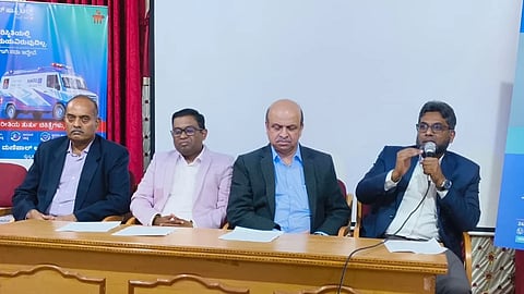 ಮಂಡ್ಯ ಪ್ರೆಸ್‌ಕ್ಲಬ್‌ನಲ್ಲಿ ಆಯೋಜಿಸಿದ್ದ ಸುದ್ದಿಗೋಷ್ಠಿಯಲ್ಲಿ ನರರೋಗ ತಜ್ಞ ಡಾ.ಎ.ಆರ್.ಮಕ್ಸೂದ್ ಅಹಮದ್ ಮಾತನಾಡಿದರು.