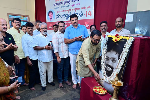 ಉಡುಪಿಯ ಉದ್ಯಾವರದಲ್ಲಿ ಮಂಜಣ್ಣ ಸಂಸ್ಮರಣೆ ನಿಮಿತ್ತ ಆಯೋಜಿಸಿದ್ದ ರಕ್ತದಾನ ಶಿಬಿರವನ್ನು ಪ್ರಶಾಂತ್​ ಜತ್ತನ್ನ ಉದ್ಘಾಟಿಸಿದರು. ಸುನೀಲ್​ ಡಿ. ಬಂಗೇರ, ನಿತಿನ್​ ಜೆ. ಸಾಲಿಯಾನ್​, ಅಬ್ದುಲ್​ ಜಲೀಲ್​ ಸಾಹೇಬ್​, ನಾಗೇಶಕುಮಾರ್​, ಡಾ.ವೀಣಾ, ಗಿರೀಶ್​ ಗುಡ್ಡೆಯಂಗಡಿ ಇತರರಿದ್ದರು.