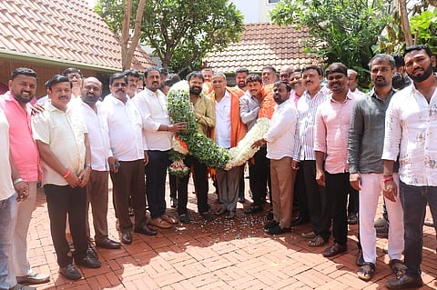 ರಾಜ್ಯಸಭಾ ಸದಸ್ಯರಾಗಿ ನೂತನವಾಗಿ ಆಯ್ಕೆಯಾದ ಮನ್ಸೂರ್ ಅಲಿಖಾನ್ ಅವರನ್ನು ಮಹದೇವಪುರ ಕ್ಷೇತ್ರ ಕಾಂಗ್ರೆಸ್ ಕಾರ್ತಕರ್ತರು ಸನ್ಮಾನಿಸಿದರು. 