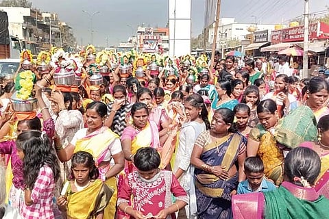 ಮಸ್ಕಿಯಲ್ಲಿ ಗಂಗಾಮತ ಸಮಾಜದಿಂದ ಗಂಗಾ ಪರಮೇಶ್ವರಿ ಮತ್ತು ಚೌಡಯ್ಯ ಭಾವಚಿತ್ರದ ಮೆರವಣಿಗೆ ನಡೆಯಿತು. ಮಹಿಳೆಯರು ಕಳಸ-ಪೂರ್ಣಕುಂಭ ಹೊತ್ತು ಭಾಗವಹಿಸಿದ್ದರು.