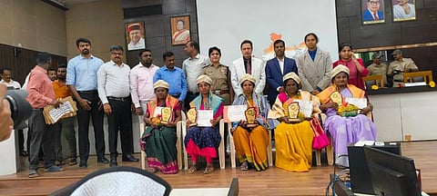 ಮಂಡ್ಯದಲ್ಲಿ ಆಯೋಜಿಸಿದ್ದ ರಾಷ್ಟ್ರೀಯ ಮತದಾರರ ದಿನಾಚರಣೆಯಲ್ಲಿ ಬೂತ್  ಮಟ್ಟದ ಅಧಿಕಾರಿಯಾಗಿ ಉತ್ತಮ ಸೇವೆ ಸಲ್ಲಿಸಿದವರನ್ನು ಸನ್ಮಾನಿಸಲಾಯಿತು.