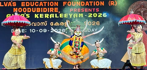  ಆಳ್ವಾಸ್ ಕೇರಳೀಯಂ-2026 ಕಾರ್ಯಕ್ರಮದಲ್ಲಿ ಮಲಯಾಳಂ ನಟ ಬಿನು ಪಪ್ಪು, ಮೊಹಮ್ಮದ್ ಫಹಾದ್, ವಿವೇಕ್ ಆಳ್ವ, ಮುಸ್ತಫ, ಅಕ್ಷಯ ಜೈನ್, ನೌಷಧ್, ಫಾವಜ್ ಮತ್ತಿತರರು ಉಪಸ್ಥಿತರಿದ್ದರು.